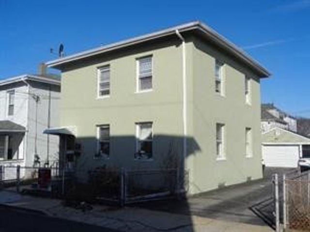33 Saint Elizabeth Street 2, Bristol, RI 02809
