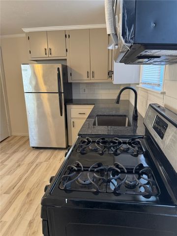 33 Saint Elizabeth Street 2, Bristol, RI 02809