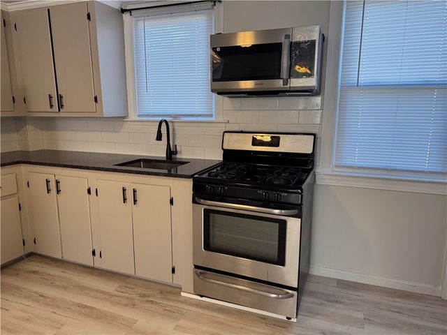 33 Saint Elizabeth Street 2, Bristol, RI 02809