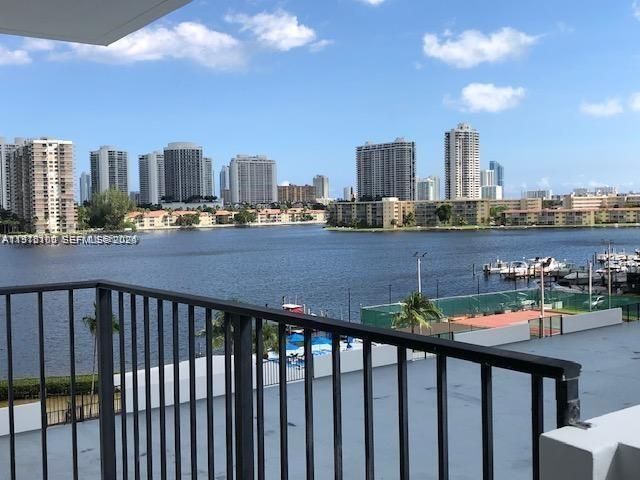 2780 NE 183rd St 506, Aventura, FL 33160