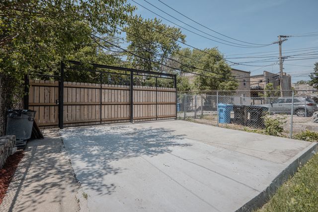320 S Whipple Street, Chicago, IL 60612
