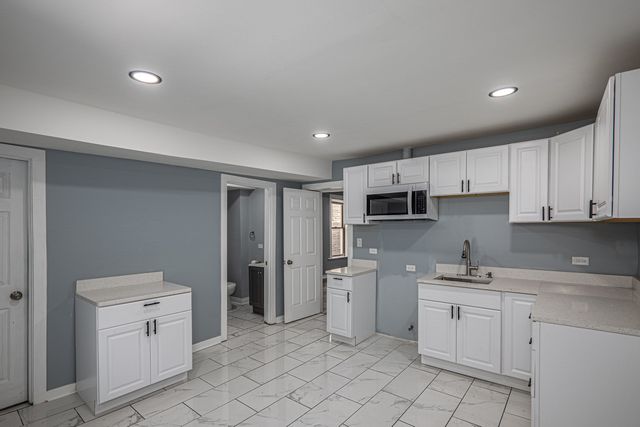 320 S Whipple Street, Chicago, IL 60612