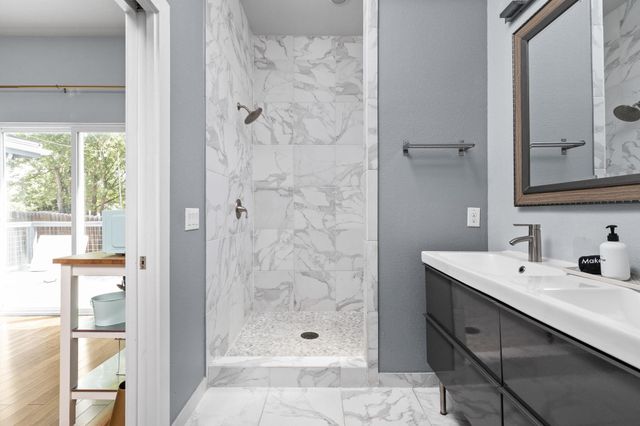 7611 Providence Ave A, Austin, TX 78752