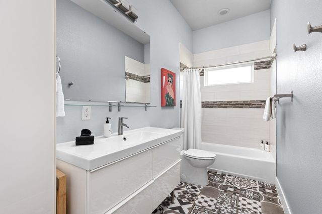 7611 Providence Ave A, Austin, TX 78752