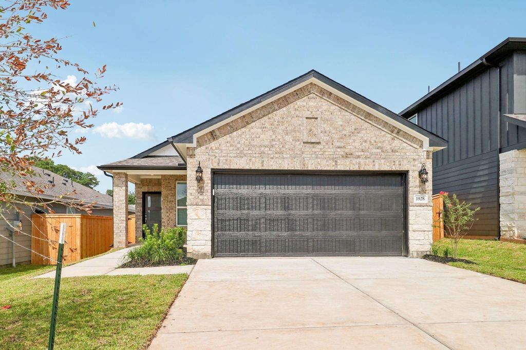 1928 Velvet Oak Lane, Conroe, TX 77304