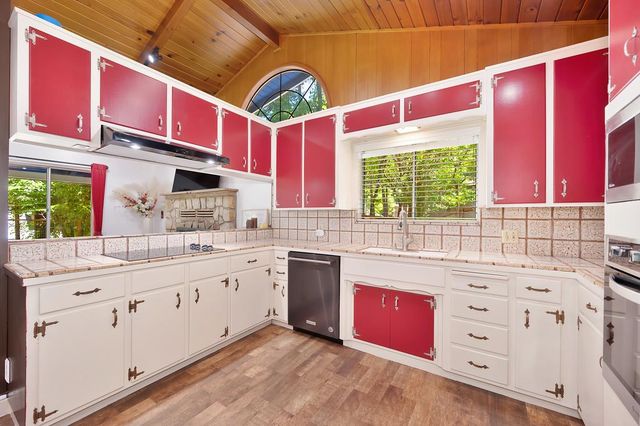 6240 Mackinaw St, Pollock Pines, CA 95726