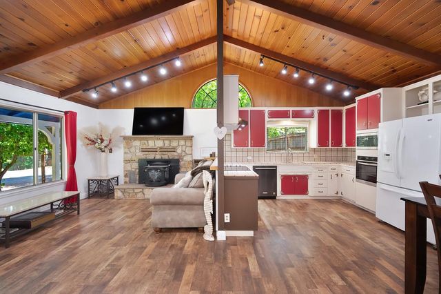 6240 Mackinaw St, Pollock Pines, CA 95726