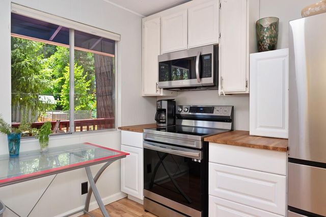 6240 Mackinaw St, Pollock Pines, CA 95726