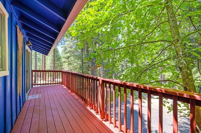 6240 Mackinaw St, Pollock Pines, CA 95726