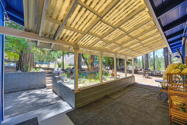 6240 Mackinaw St, Pollock Pines, CA 95726