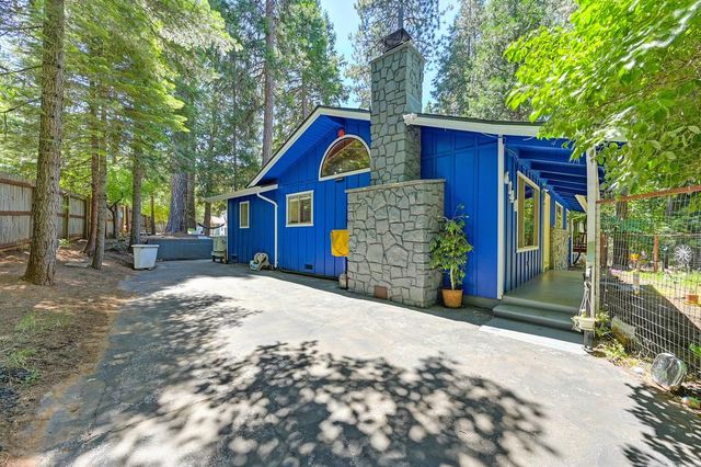 6240 Mackinaw St, Pollock Pines, CA 95726