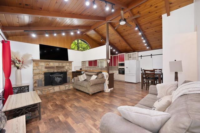 6240 Mackinaw St, Pollock Pines, CA 95726