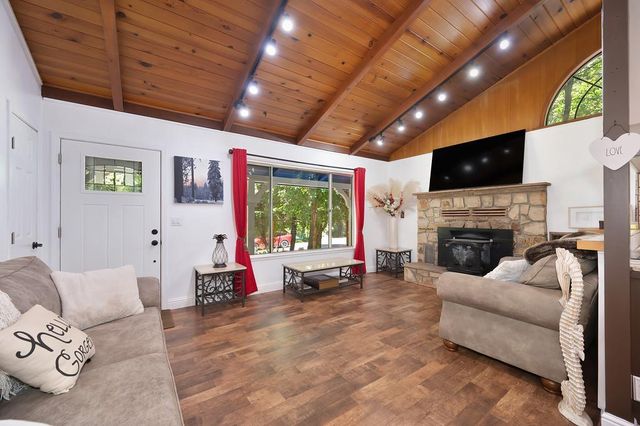 6240 Mackinaw St, Pollock Pines, CA 95726