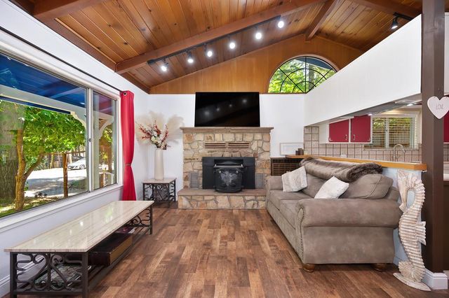 6240 Mackinaw St, Pollock Pines, CA 95726
