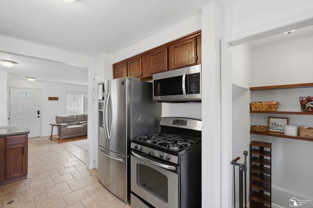 20216 Gaukler Street, St Clair Shores, MI 48080