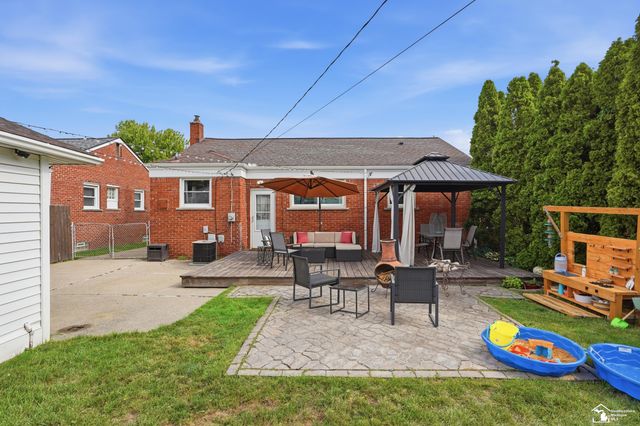 20216 Gaukler Street, St Clair Shores, MI 48080