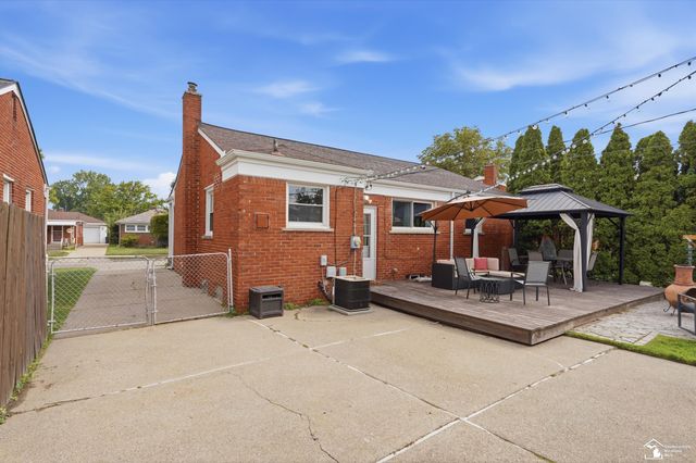 20216 Gaukler Street, St Clair Shores, MI 48080