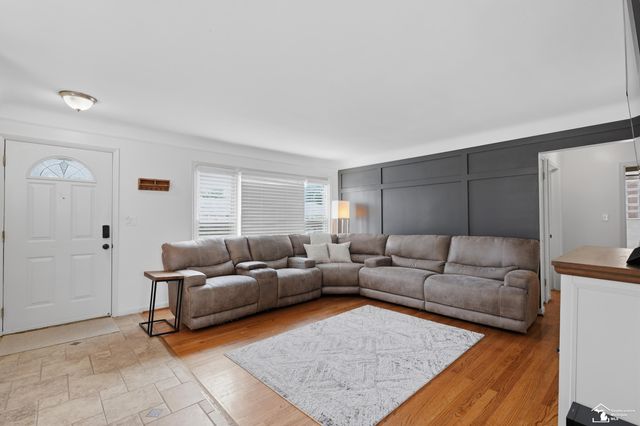 20216 Gaukler Street, St Clair Shores, MI 48080