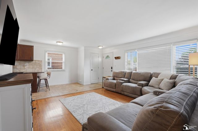 20216 Gaukler Street, St Clair Shores, MI 48080
