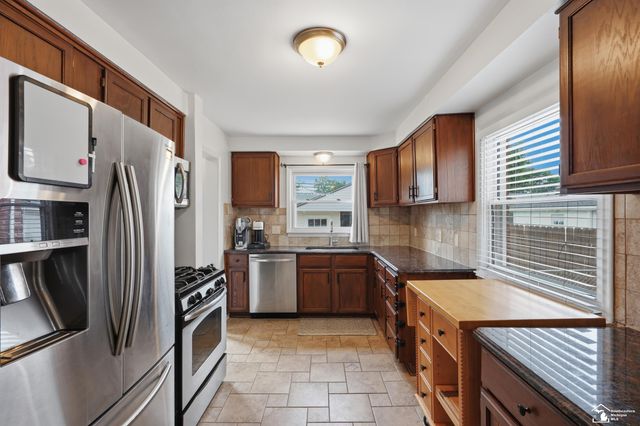 20216 Gaukler Street, St Clair Shores, MI 48080