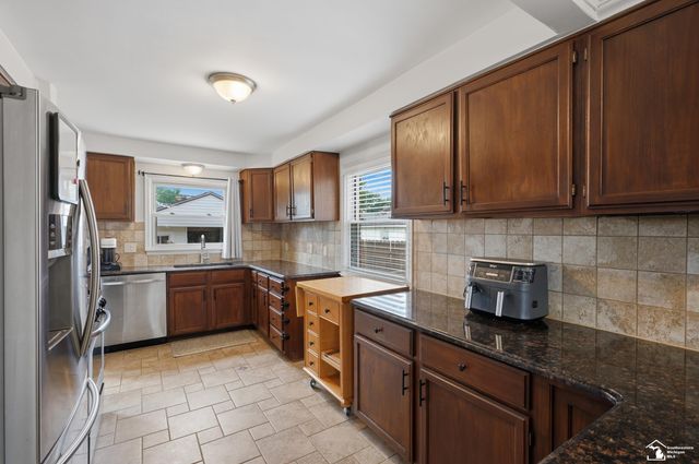 20216 Gaukler Street, St Clair Shores, MI 48080