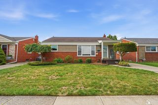 20216 Gaukler Street, St Clair Shores, MI 48080