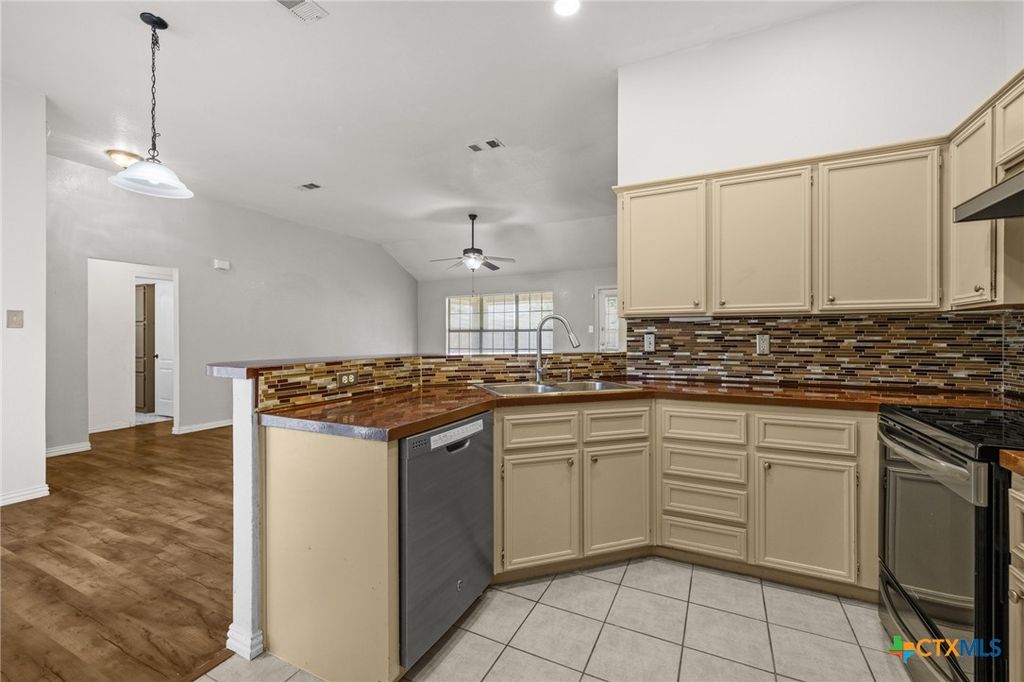 Image 13 of property listing at 4304 Teal Drive, Killeen, TX 76542