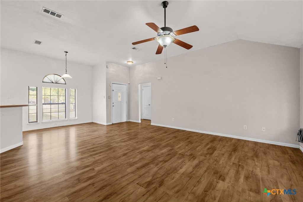 Image 9 of property listing at 4304 Teal Drive, Killeen, TX 76542