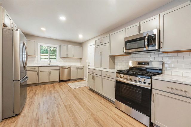 4341 Laura Avenue, Comstock Park, MI 49321