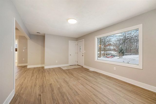 4341 Laura Avenue, Comstock Park, MI 49321