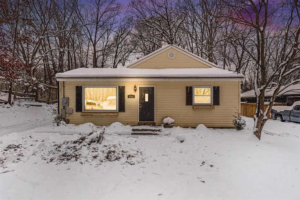 4341 Laura Avenue, Comstock Park, MI 49321