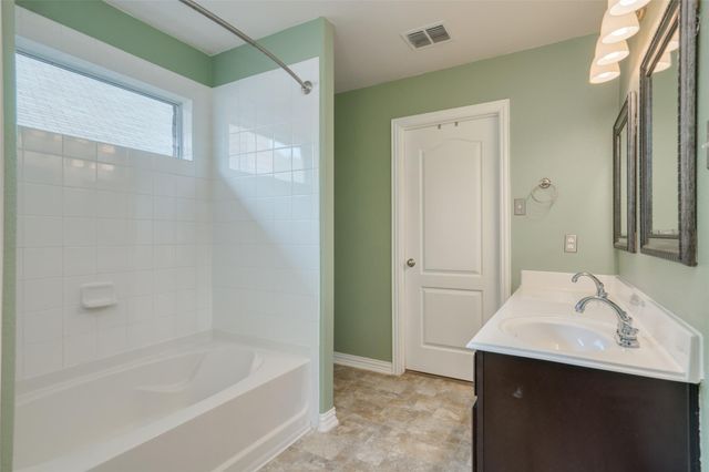 292 Strawberry Blonde DR, Buda, TX 78610