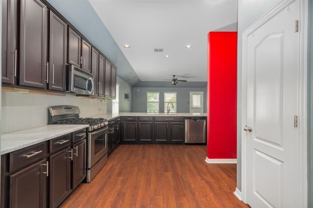 292 Strawberry Blonde DR, Buda, TX 78610