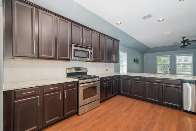 292 Strawberry Blonde DR, Buda, TX 78610