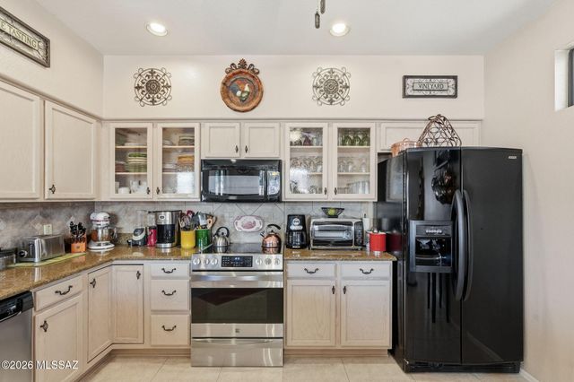 1910 W Amblemorn Drive, Green Valley, AZ 85622