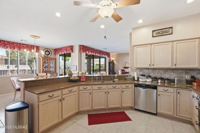 1910 W Amblemorn Drive, Green Valley, AZ 85622