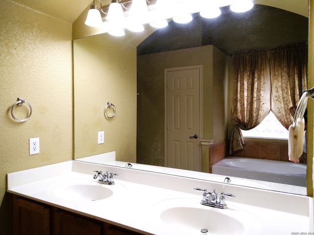 5714 Southern Oaks, San Antonio, TX 78261