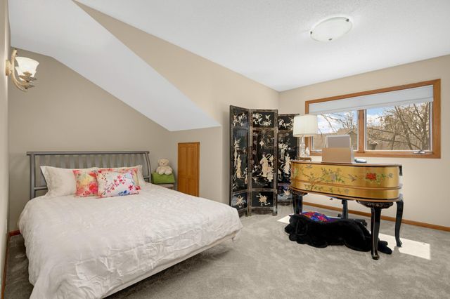 1104 Trenton Circle N, Plymouth, MN 55441