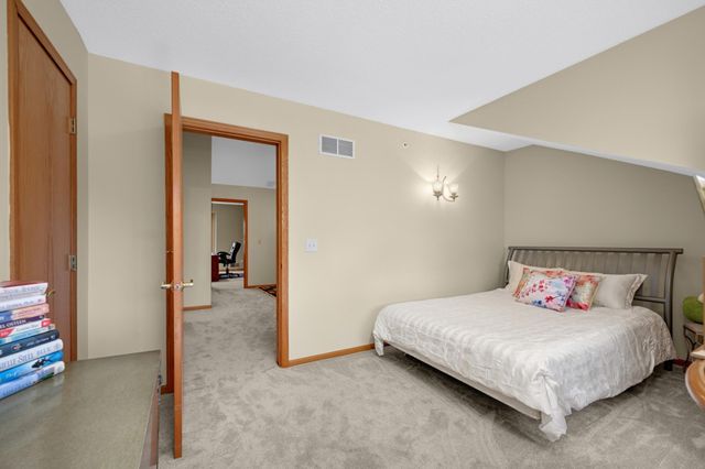 1104 Trenton Circle N, Plymouth, MN 55441