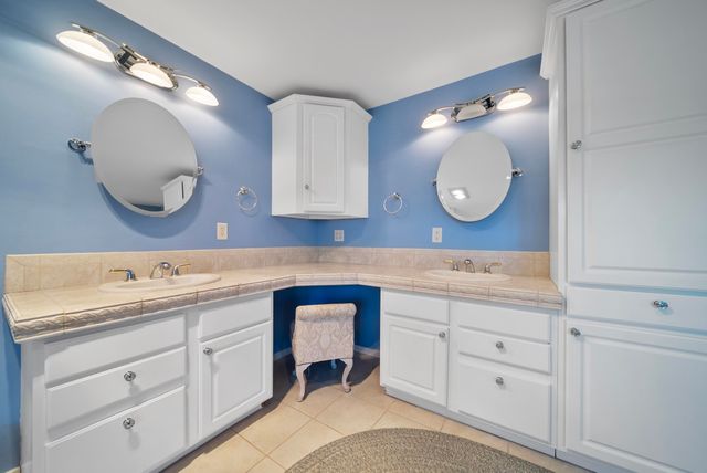 2 Remington Court, Derry, NH 03038