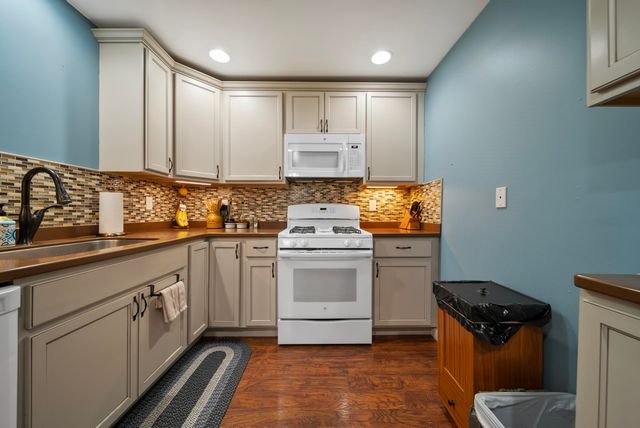 2 Remington Court, Derry, NH 03038