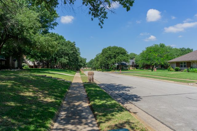 1700 Wimbleton Drive, Bedford, TX 76021