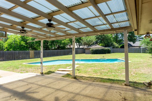 1700 Wimbleton Drive, Bedford, TX 76021