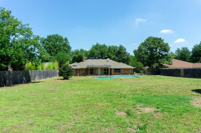 1700 Wimbleton Drive, Bedford, TX 76021