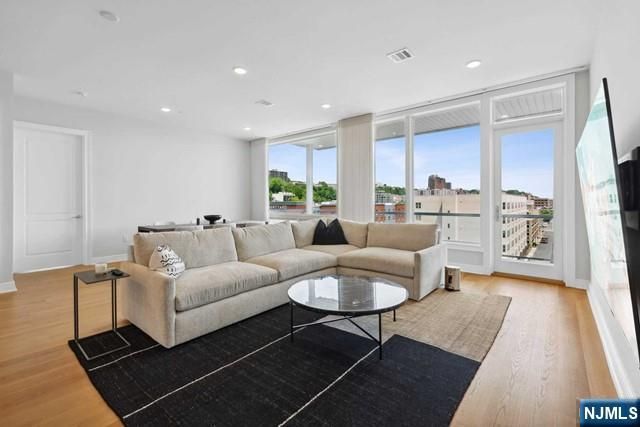 3 Somerset Lane 615, Edgewater, NJ 07020