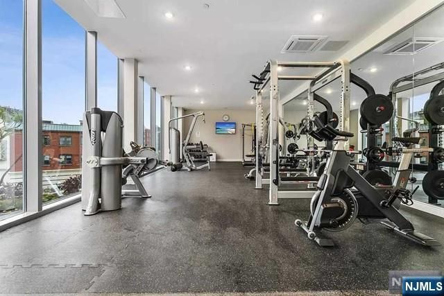 3 Somerset Lane 615, Edgewater, NJ 07020