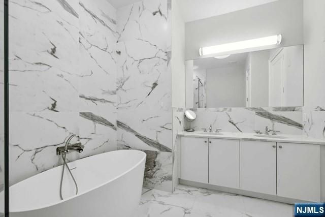 3 Somerset Lane 615, Edgewater, NJ 07020
