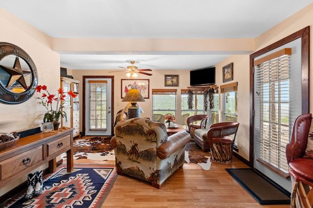 411 Valley View Dr, Pipe Creek, TX 78163