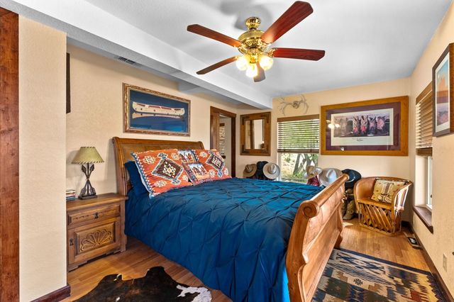 411 Valley View Dr, Pipe Creek, TX 78163