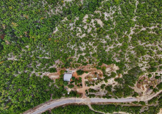 411 Valley View Dr, Pipe Creek, TX 78163